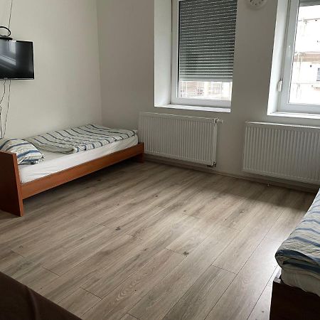 Monteur-Apartment Am Bahnhof Muhlheim am Main Extérieur photo