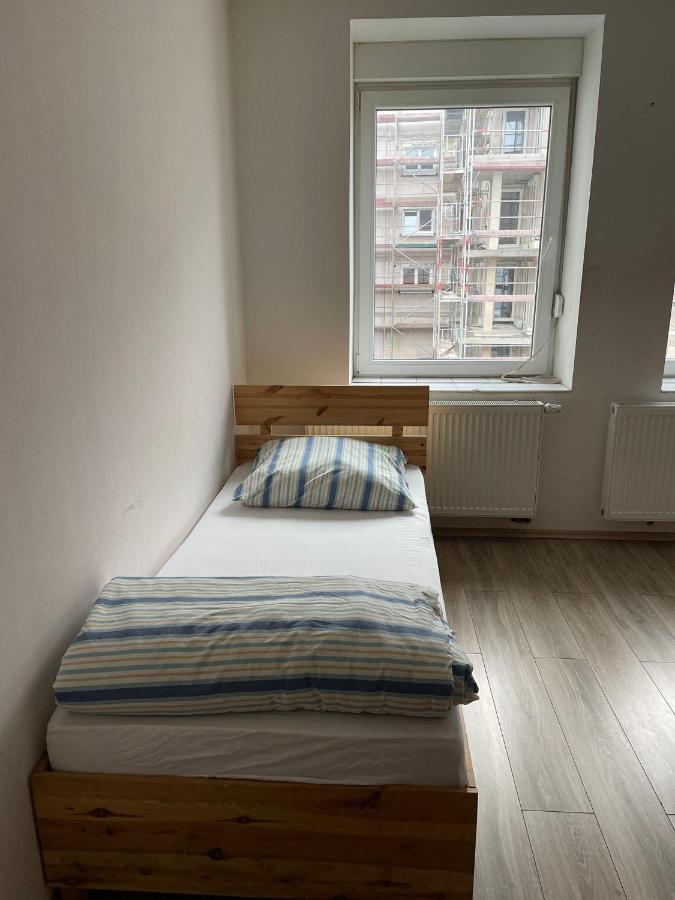 Monteur-Apartment Am Bahnhof Muhlheim am Main Extérieur photo